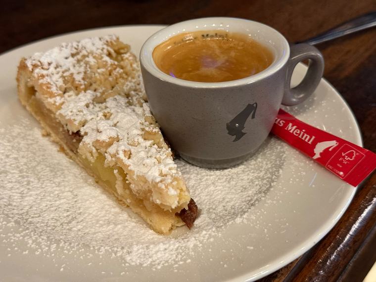 Kuchen und Kaffee